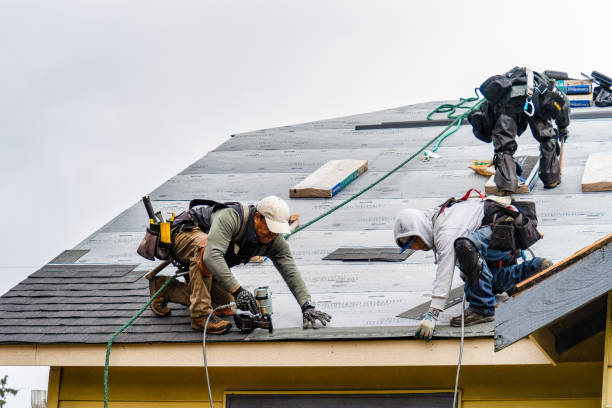 Professional Gutter Installation technician working in Mableton, GA